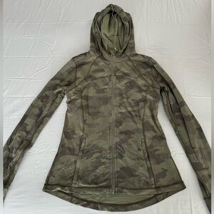 Lululemon hooded define jacket *Nulu
Size 12